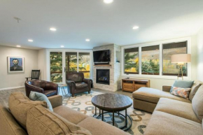 Snowcap Lodge Spacious Townhome with Hot Tub